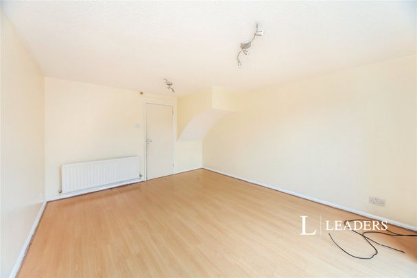 2 bedroom house to rent Dovedale, Luton, LU2 - Photo 1