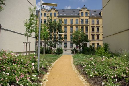 - Wohnung mit Parkett und grünem Innenhof - Foto 4