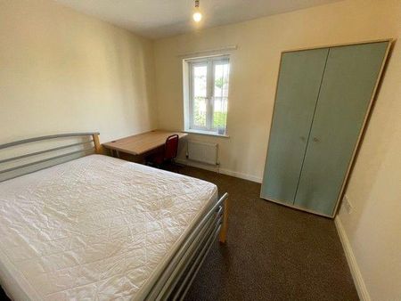 3 bedroom flat to rent - Photo 3