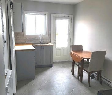 Immeuble - 894-896 Belvedere Sud - 595-603 Short 4½ Meublé Tout Inclus - Photo 2