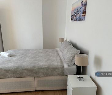 4 bedroom terraced house to rent - Photo 6