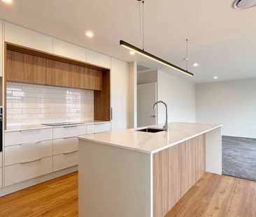 HALSWELL - 4 BEDROOMS, 2 BATHROOMS, 2 LIVING, DUCTED HEATING, DOUBL... - Photo 5