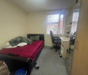 8 Bedroom Shared Flat - Photo 4