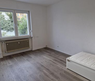 WG sucht Mitbewohner! Schickes WG-Zimmer in 3er WG mit Gemeinschaft... - Foto 3