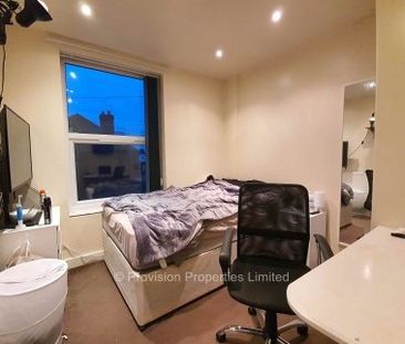 5 Bedroom Student Properties in Leeds - Photo 3