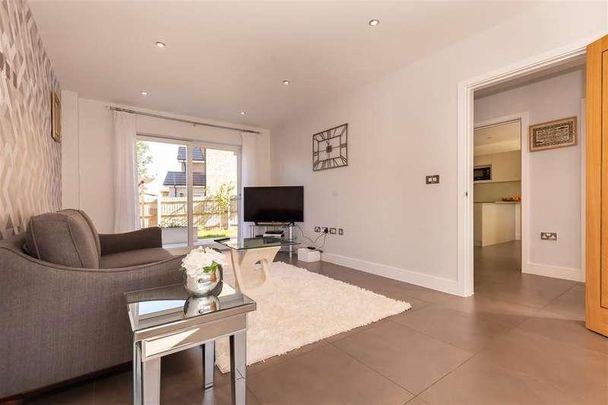 Buckingham Road, Epping, CM16 - Photo 1