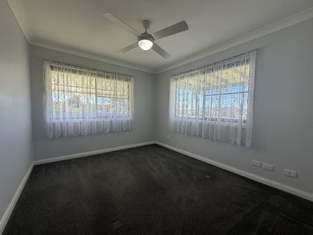 Spacious Family Home + Separate Studio Bedroom - Photo 4