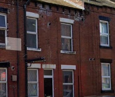 2 Bed Terraced House, Brompton Grove, LS11 - Photo 2