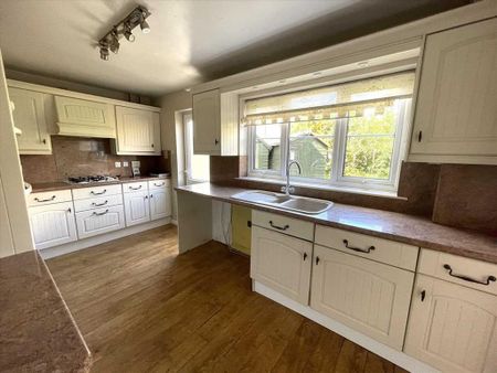 4 bedroom detached house to rent - Photo 3