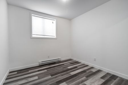 For Lease - 865 Tavistock Road Unit# B, Britannia Heights - Queensway Terrace N and Area, Ontario - Photo 3