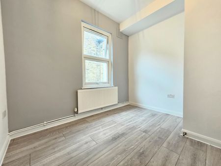 3 Bed Flat, Aslett Street, SW18 - Photo 5