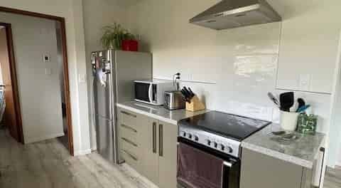 Three bedroom renovated home in Glenwood - Photo 1