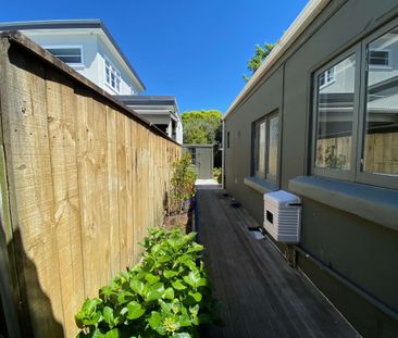 2 Bedrooms Petone - Photo 2