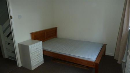 4 Bed Terraced House, Berkeley Close, SO15 - Photo 3