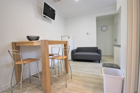 6-bedroom shared house / townhouse, Fifth Street - Photo 3