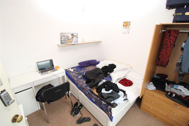 Room For Rent Laura Street, Pontypridd - Photo 1