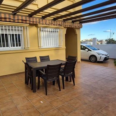 Alquiler de chalet adosado en Calle Nardos, 1 - Photo 1