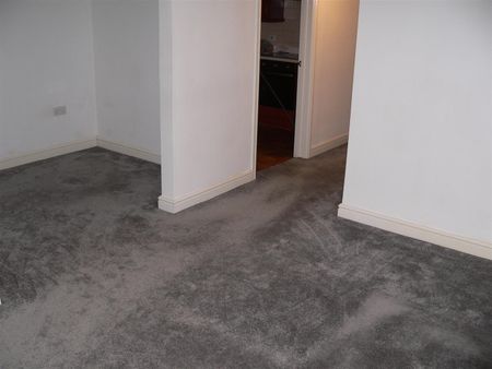 Well Close, Redditch - Photo 3