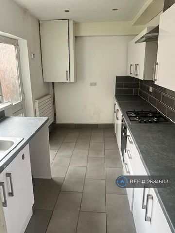 3 bedroom terraced house to rent - Photo 3