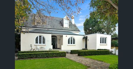 Beautiful Federation Studio - Moments From Waratah Mills Light Rail - Photo 4