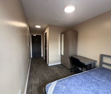 6 Bed Flat, Hepburn Court A, BS2 - Photo 2