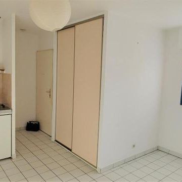 Location Appartement 1 pièce 17m² POITIERS 86000 - Photo 1