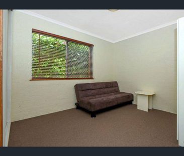 Neat & Presentable 3-Bedroom Unit in Leafy East Toowoomba - Photo 4