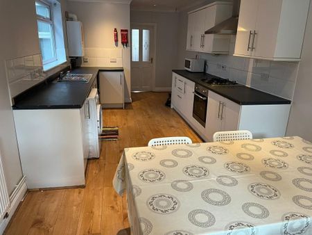 Room in a Shared House, Chandler Avenue, E16 - Photo 5