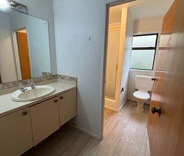 Lovely 1 bedroom unit - Photo 6