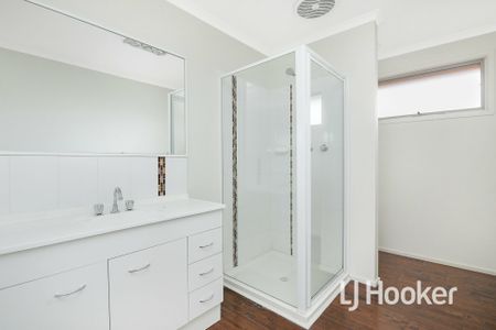 FAMILY HOME IN QUIET COURT LOCATION!! - Photo 3