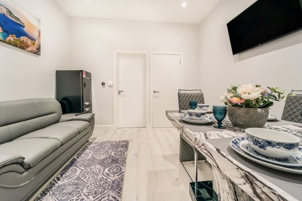 2 Bed Flat, Kimberley Avenue, IG2 - Photo 1