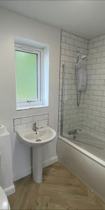 4 bedroom detached house to rent - Photo 3