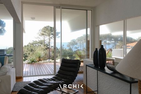 Architecture contemporaine et emblématique de la fin des années 60, cette maison de 200 m2 en position dominante, sur un terrain de 1 710 m2 offre de très belles vues sur le Bassin. - Photo 2