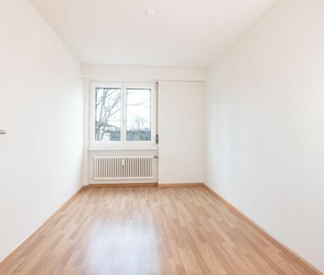 "4,5 Zimmerwohnung mit Gartenschwimmbad" - Photo 6