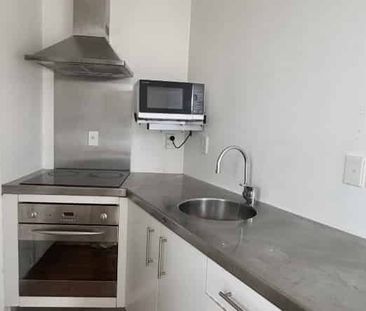 NICE AND TIDY ONE BEDROOM INNER CITY APARTMENT: - Photo 2