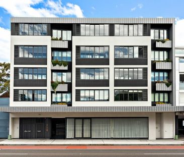 Stunning Designer Home + Study has Privacy & Serenity - Photo 1