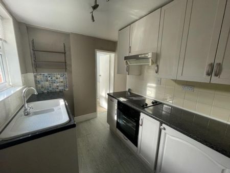 3 bedroom terraced house to rent - Photo 2