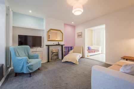 2 bedroom semi-detached house to rent - Photo 5