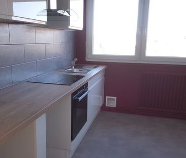 Location Appartement 4 pièces 66m² LE COTEAU 42120 - Photo 2