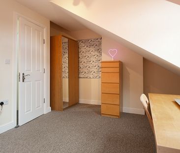 Fantastic 5 bedroom property - Photo 5