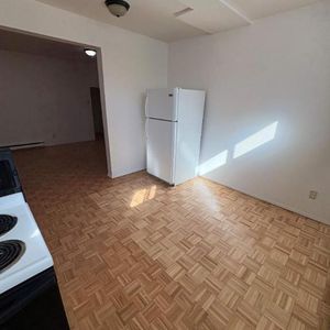 1 CH - 1 SDB - Montréal - $1,195 /mo - Photo 2