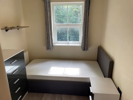 15 Moss Street, Newsome, Huddersfield... - Photo 4