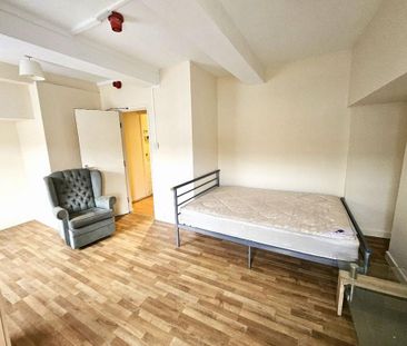 3 bedroom maisonette to rent - Photo 2