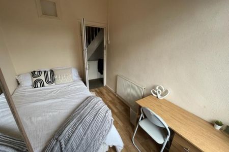 Harold Grove - X 4 ROOMS AVAILABLE, - Photo 4