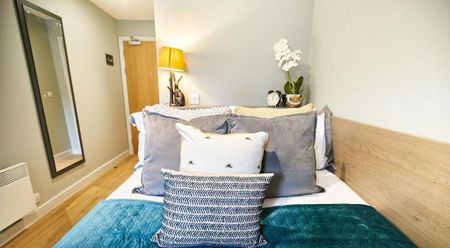 1 bedroom in a flat share to rent - Photo 2