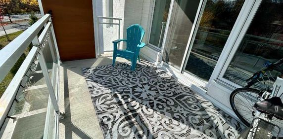 Magnifique 3 ½ + espace bureau TOUT INCLUS - lumineux - stationnement : 1535$/mois - Photo 2