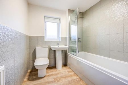 4 bedroom detached house to rent - Photo 5