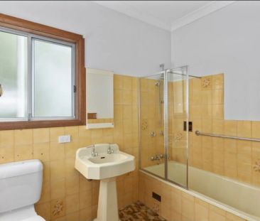 Charming Home in a Convenient Location – Close to Hazelbrook Amenit... - Photo 5