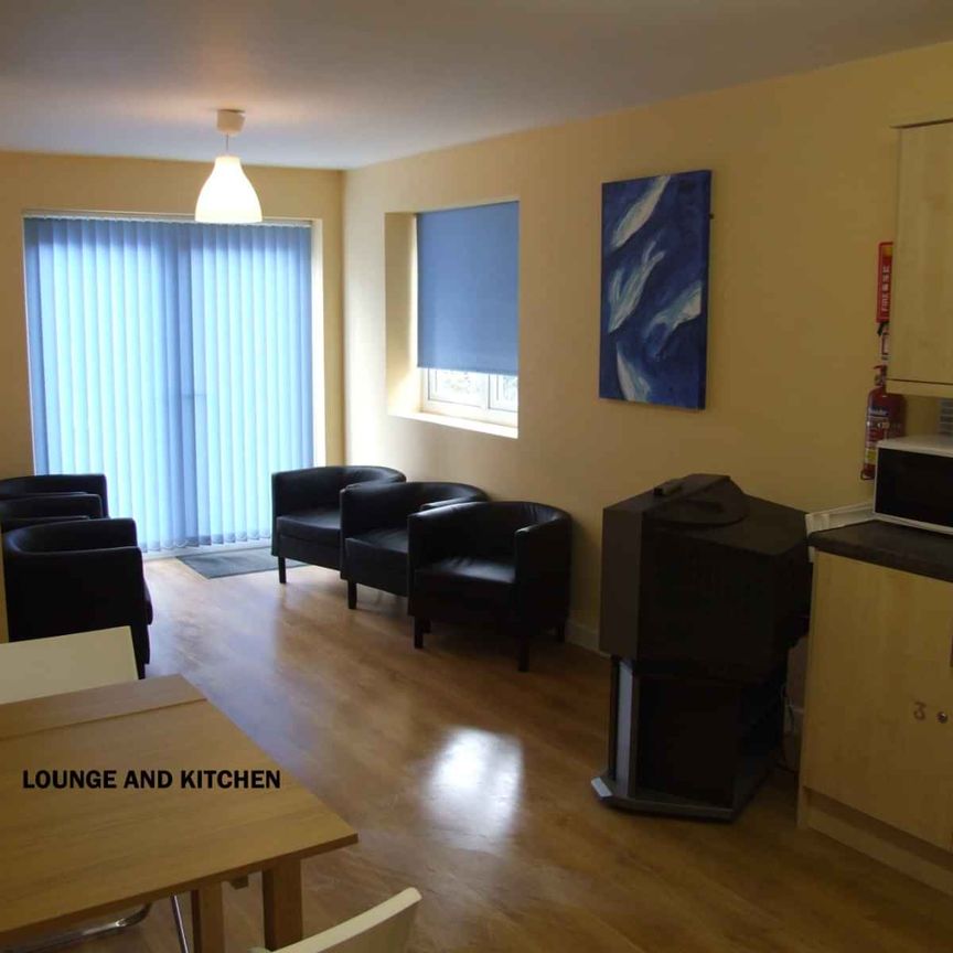 6 Bed Three Floor Flat- Classic - Photo 1