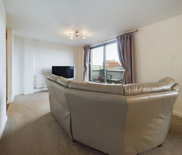 2 bedroom penthouse to rent - Photo 4